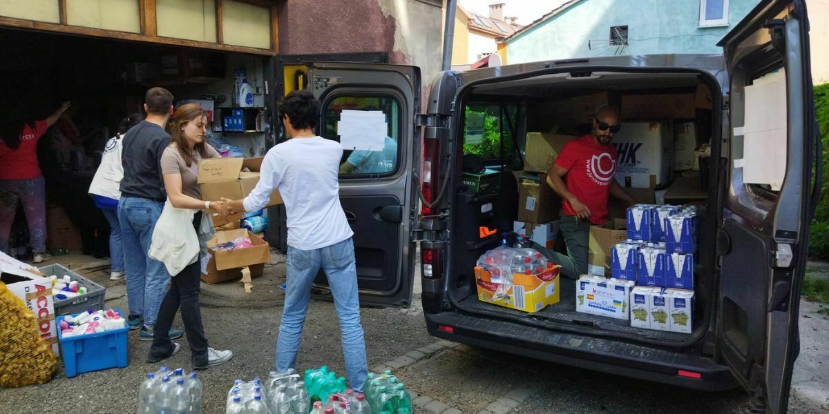 cargando ayuda cargando ayuda humanitaria