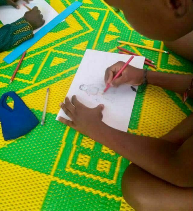 niño pintando peq niño pintando