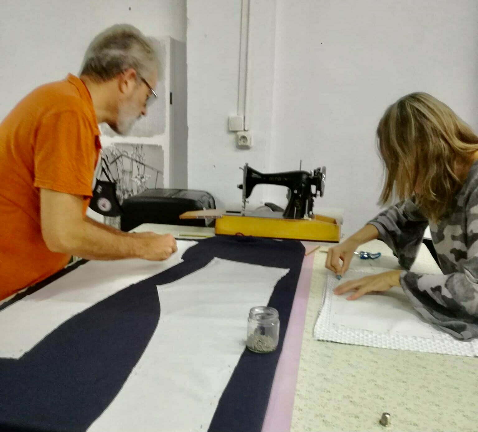 taller cosiendo cosiendo en el taller