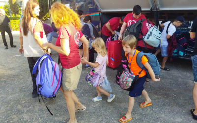 .-Llegan 42 menores ucranianos para pasar el verano en un campamento lejos de las sirenas