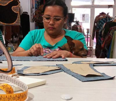 taller costura julio1 cosiendo en el taller 2