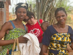 Gemma con mujeres en Benin