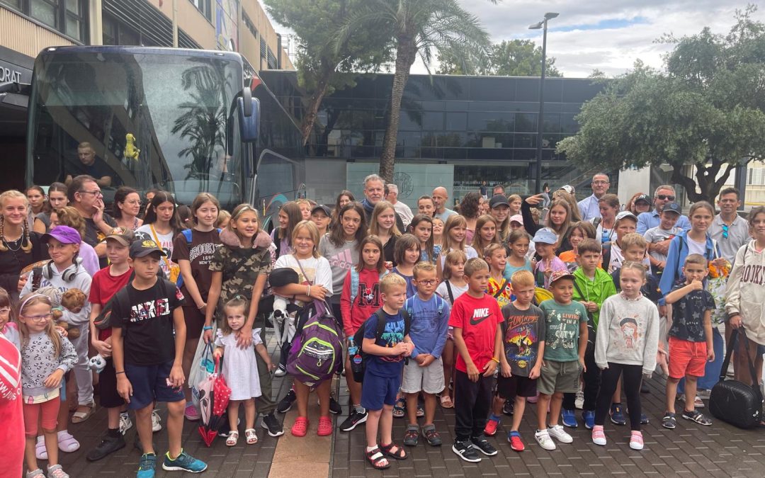 .-Regresan a Ucrania los menores que han pasado un verano en paz con sus familias de acogida en la Comunitat Valenciana