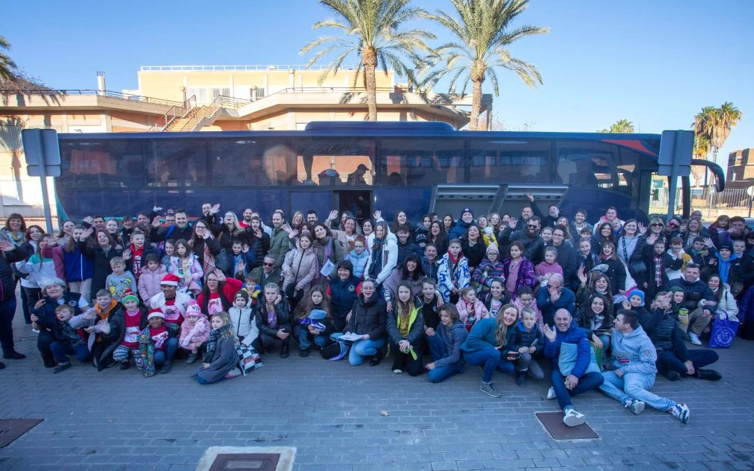 -53 menores ucranianos llegan a Valencia para pasar las navidades con  sus familias de acogida