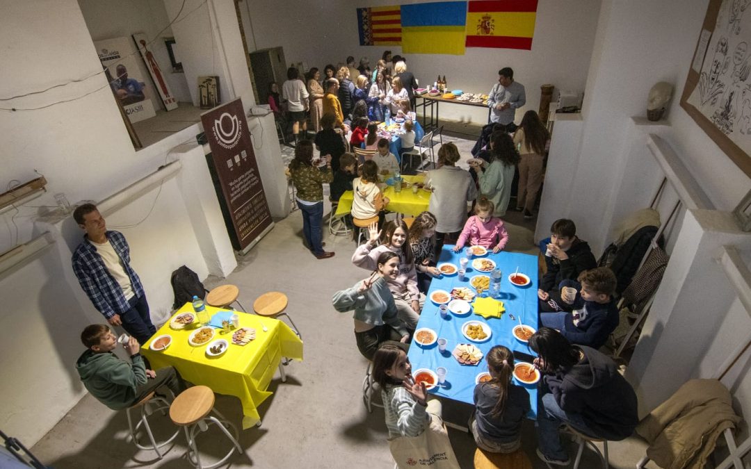 -Encuentro de menores ucranianos y familias de acogida en el Espai Solidaria