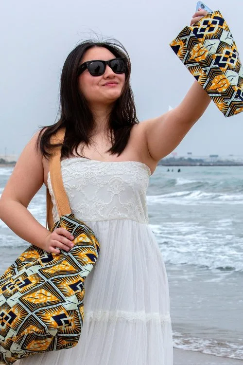 bolso amarillo y azul de tela africana
