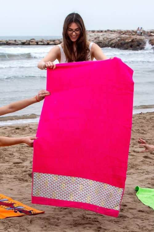 toalla de playa rosa