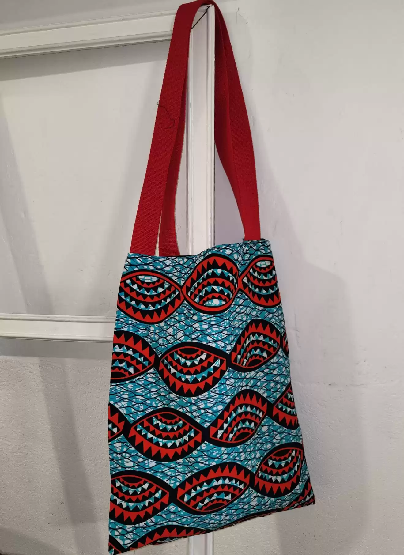 Tote Bag de tela africana azul y rojo - Imagen 2
