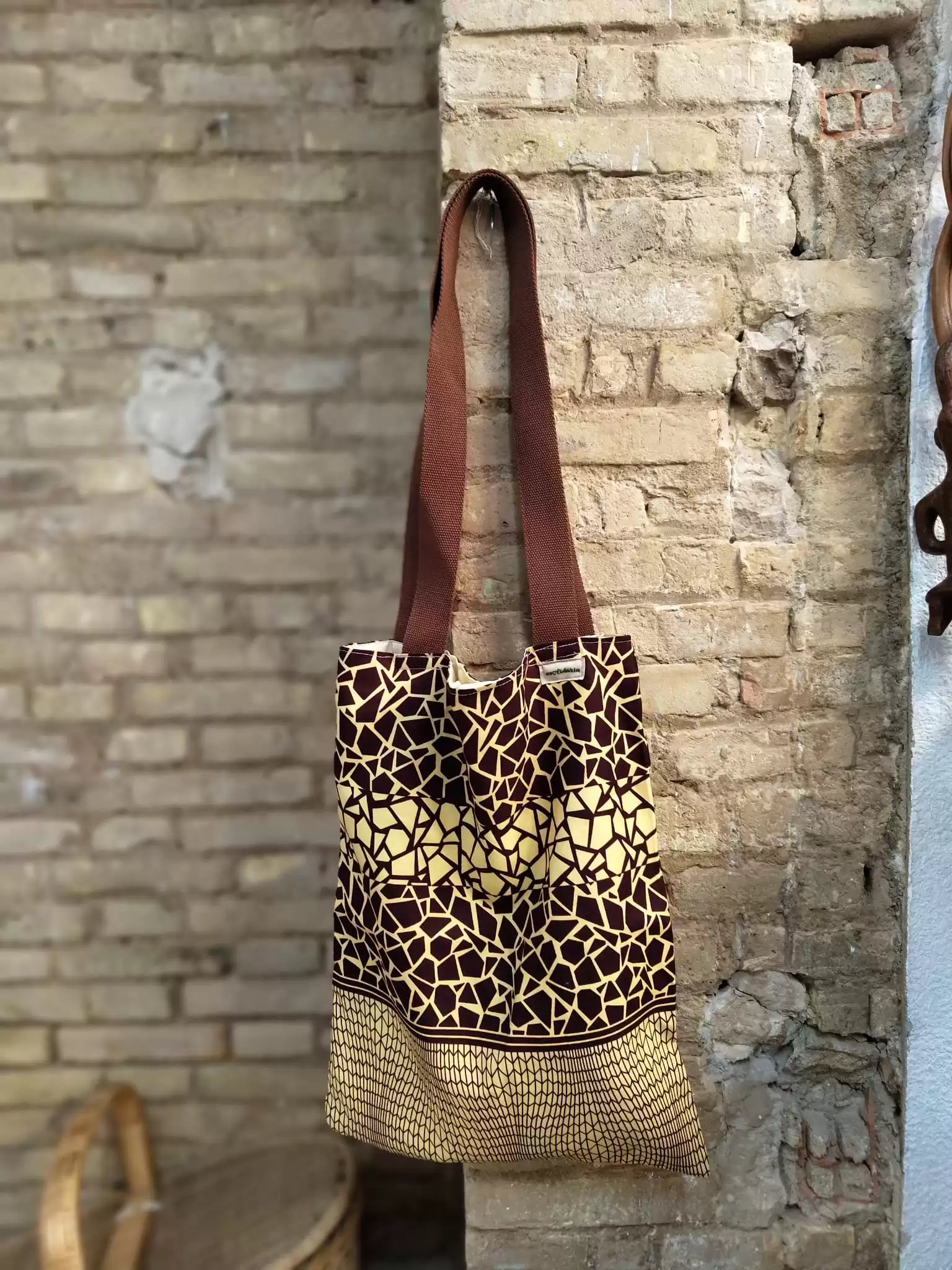 Tote Bag de tela africana dorado y marrón - Imagen 4