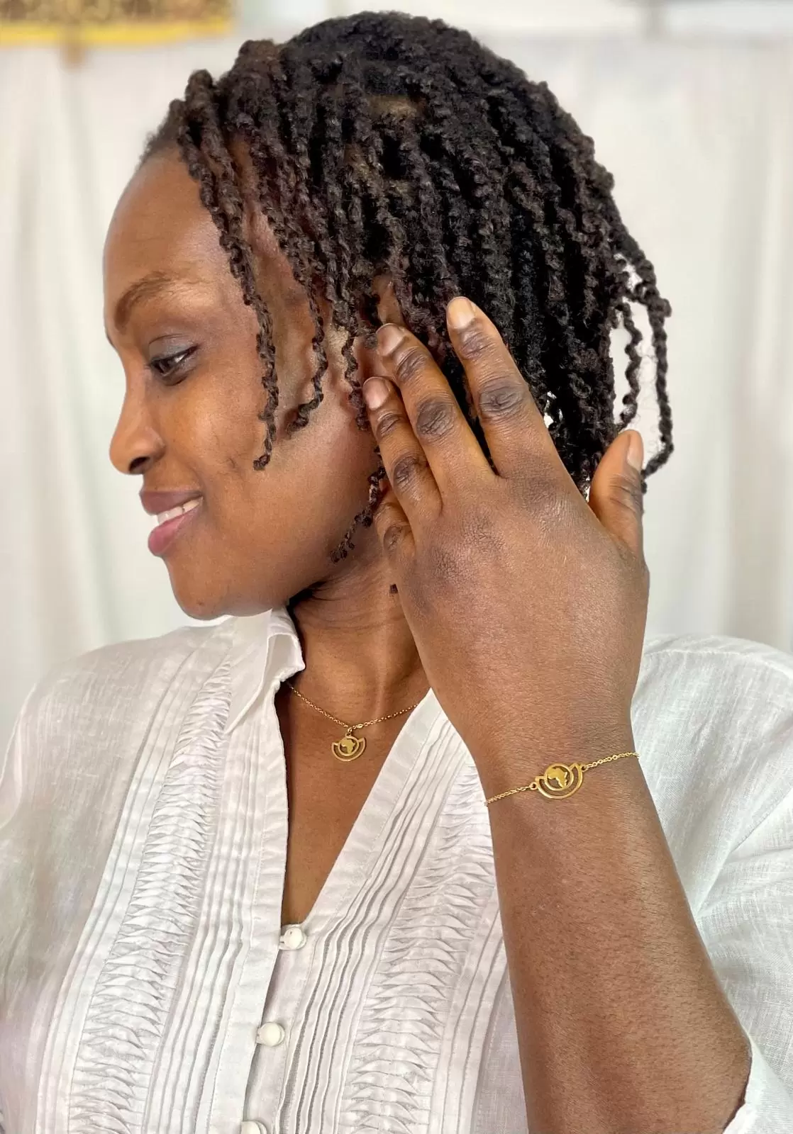 colgante acero dorado con mapa de África