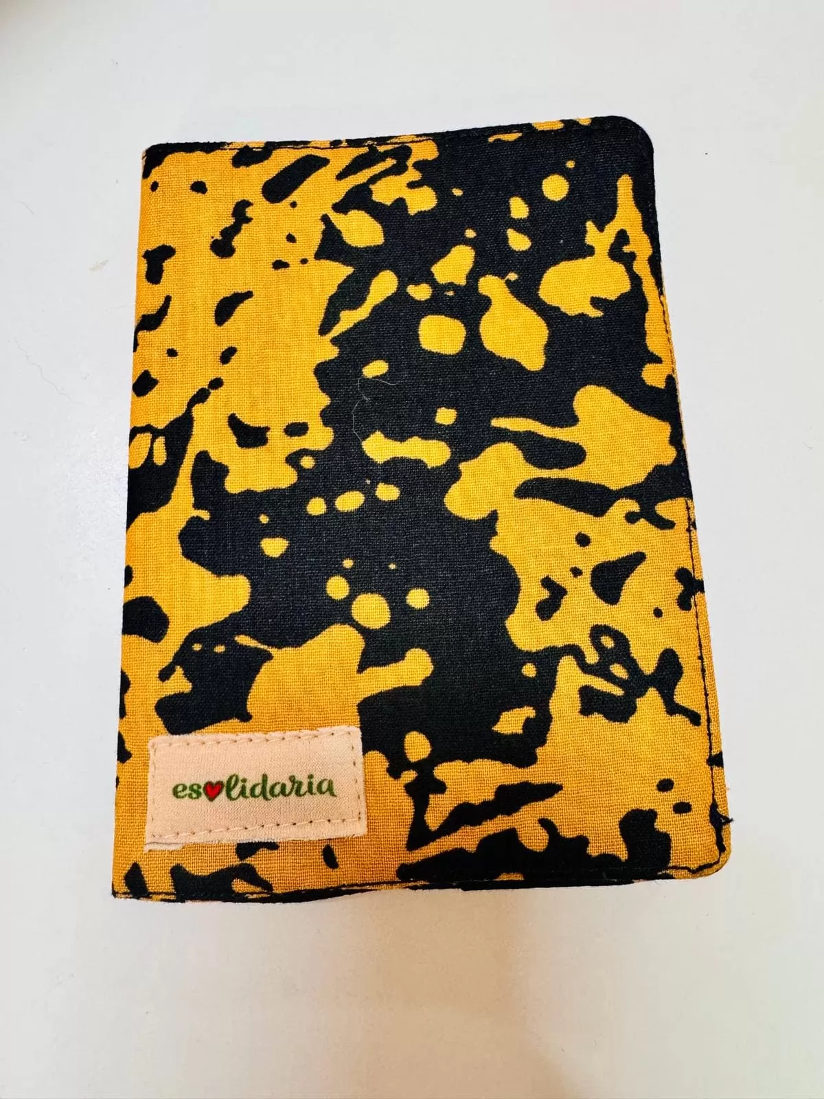 funda pasaporte amarillo